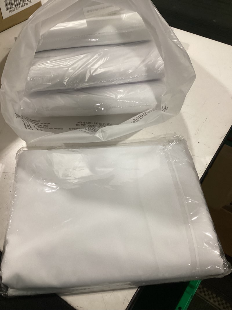 Condition photo showing New/Like New for wigenius 6 pack white table cloth rectangle tablecloths 60x102 inch,polyester table cloth for 6 foot rectangle tables,wrinkle resistant washable fabric table covers for party,wedding banquet white 60 × 102 inches, 6 packs