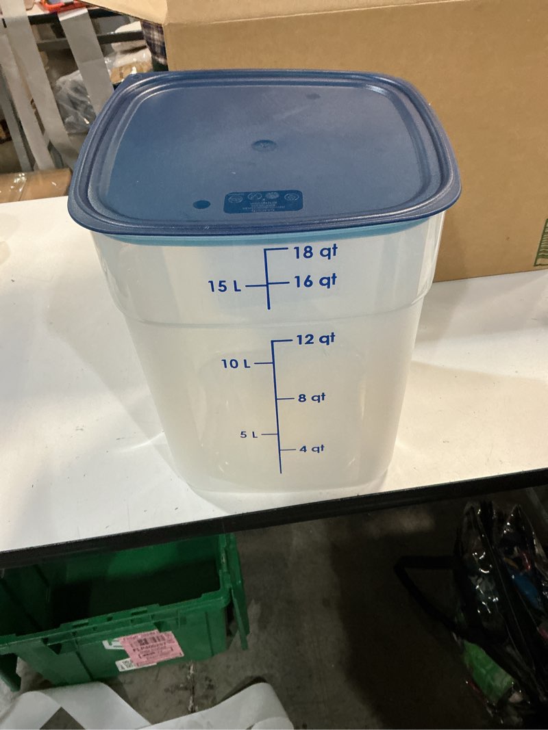 Condition photo showing Good Condition for cambro 18qt plastic container with lid (similar to stock photo)