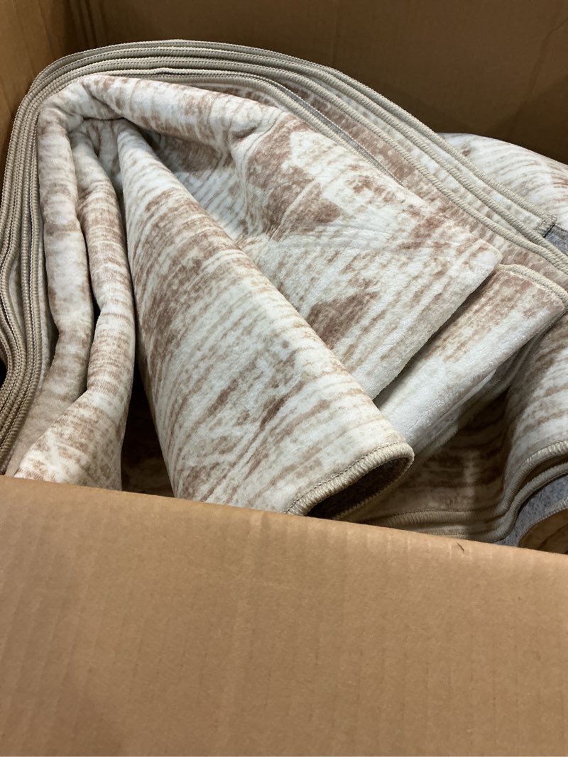 Condition photo showing Good Condition for rug