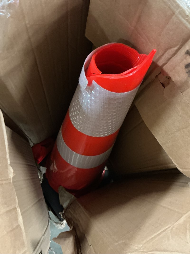 Condition photo showing As Is for VEVOR - Paquete de 5 conos de tráfico de 91 cm (36\"), cono de estacionamiento de seguridad vial con base negra con peso, conos de seguridad vial de PVC naranja, conos de peligro, collares reflectantes para construcción, tráfico y estacionamiento