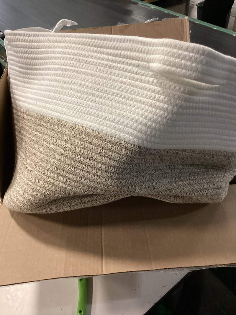 Condition photo showing Good Condition for xl woven basket