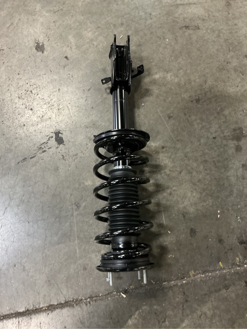 Condition photo showing Good Condition for struts front  2 pcs  m080051x4