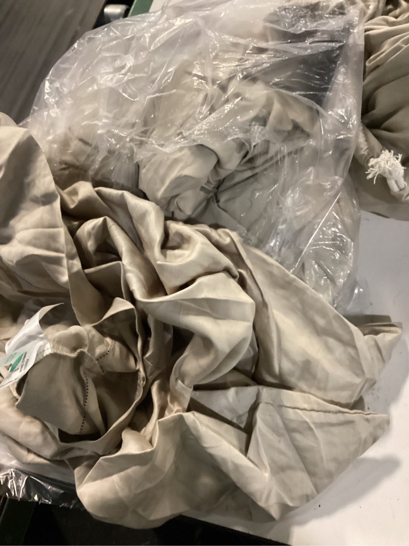 Condition photo showing Good Condition for signature giza cotton sateen sheet set, king, sand