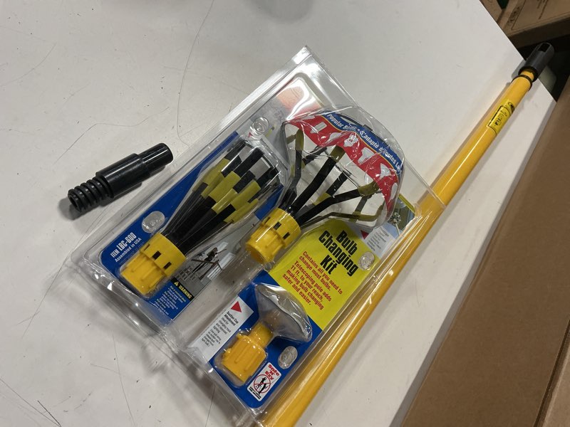 Condition photo showing Good Condition for bayco lbc-600sdl light bulb changer kit  steel