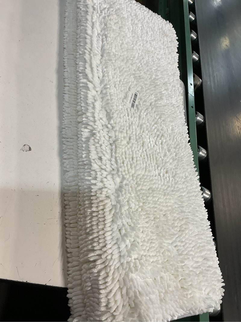 Condition photo showing Good Condition for 24”x70” bathroom rugs chenille bath rug soft short plush bath mat soft shower mat water absorbent shower mat quick dry machine washable(rectangular)