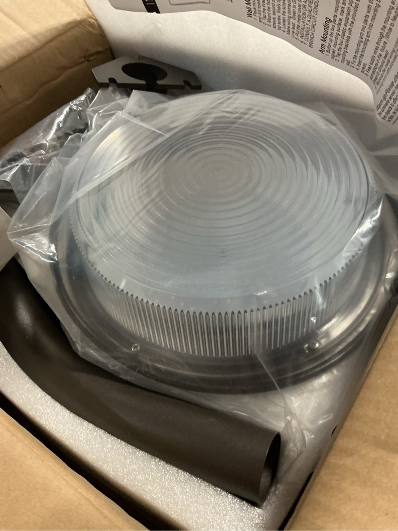 Condition photo showing Good Condition for juyace 18000lm led barn light, 120w 5000k, dusk to dawn outdoor security area light with photocell & free extension arm, ip65 adjustable shoebox flood light for farm yard pole wall mount 120w 1 pack