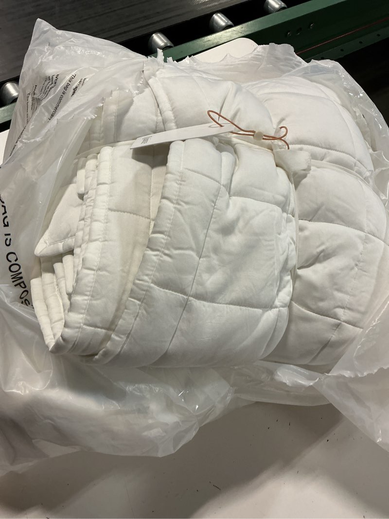 Condition photo showing Good Condition for bamboo box quilt full/queen white 
