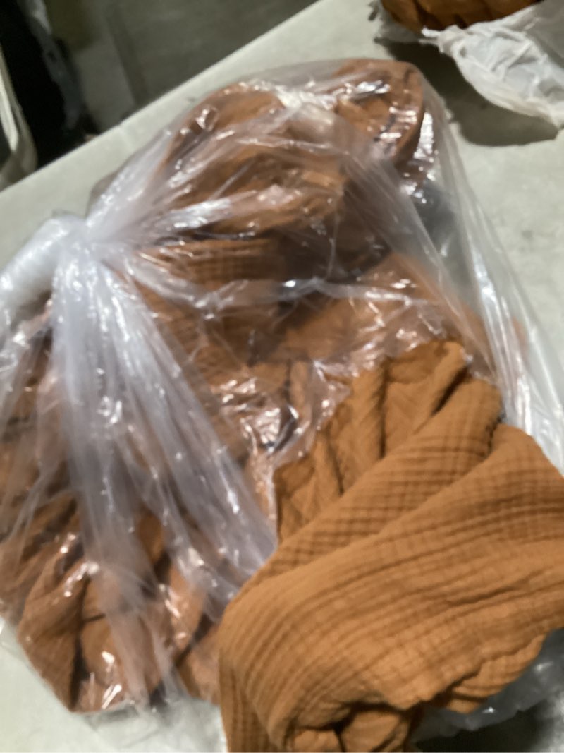 Condition photo showing Good Condition for organic cotton blanket, king/calking
