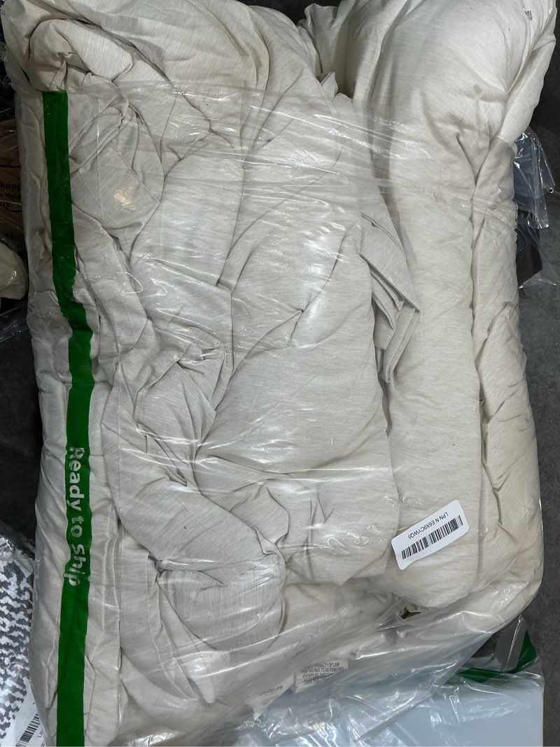 Condition photo showing New/Like New for bedsure oversized queen comforter set - beige soft bedding for all seasons, cationic dyed bed set, 3 pieces, 1 oversized queen size comforter (98"x98") and 2 pillow shams (20"x26"+2") oversized queen 01 - beige melange