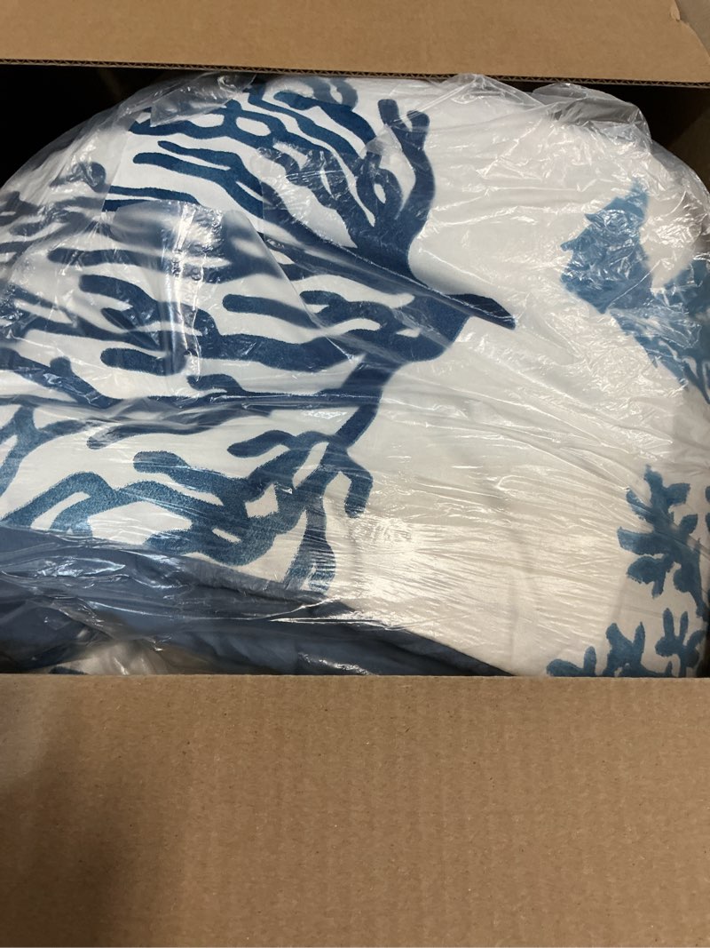 Condition photo showing Good Condition for comforter