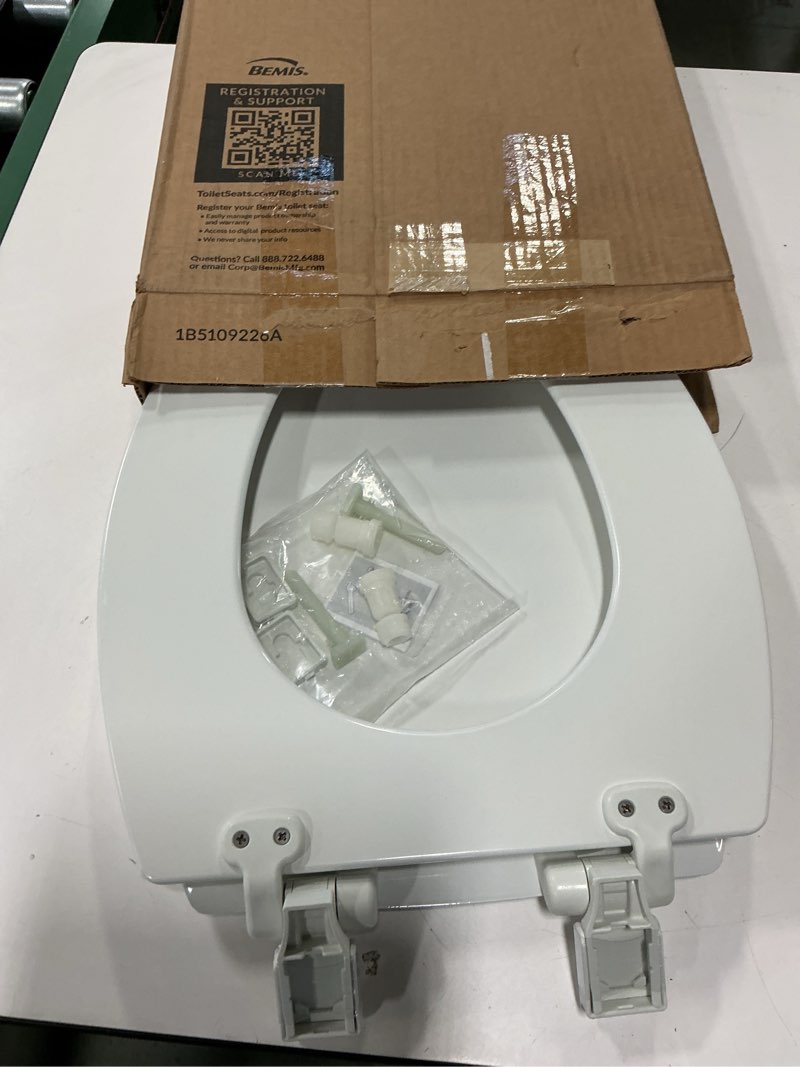 Condition photo showing Good Condition for Mayfair 1847SLOW 000 Kendall Slow-Close  Removable Enameled Wood Toilet Seat that will Never Loosen  1 Pack ELONGATED - Premium Hinge  White