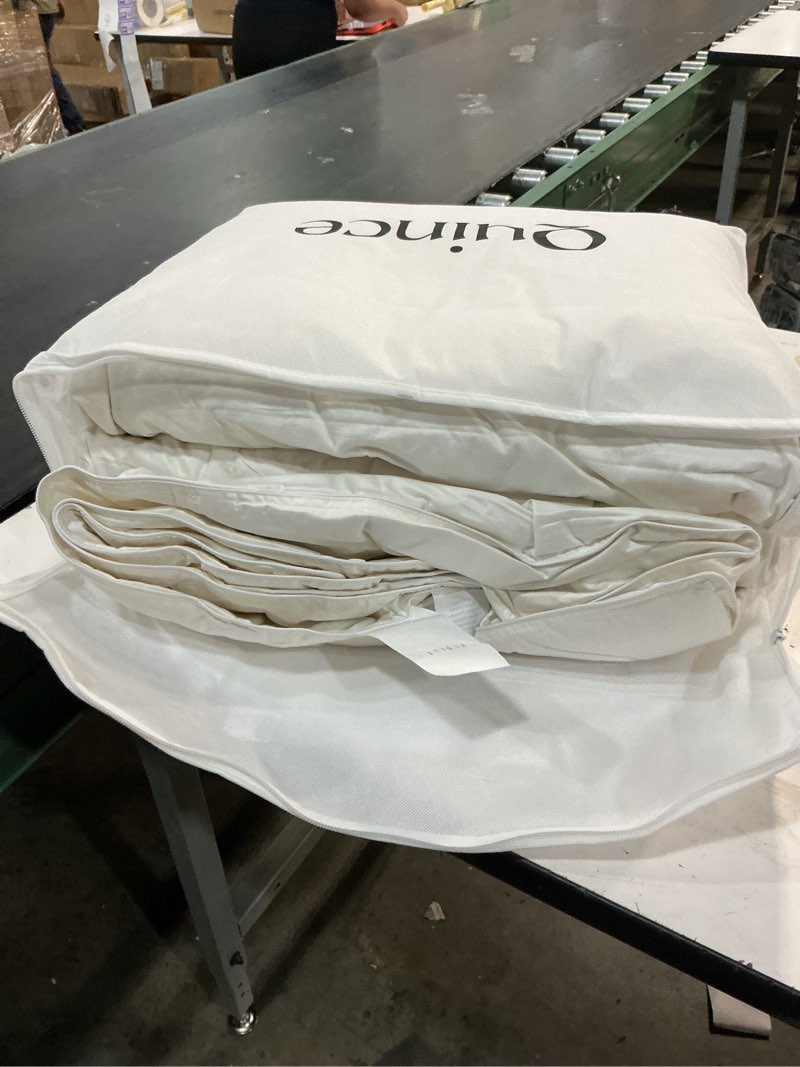 Condition photo showing Good Condition for premium down comforter, king/cal king, down