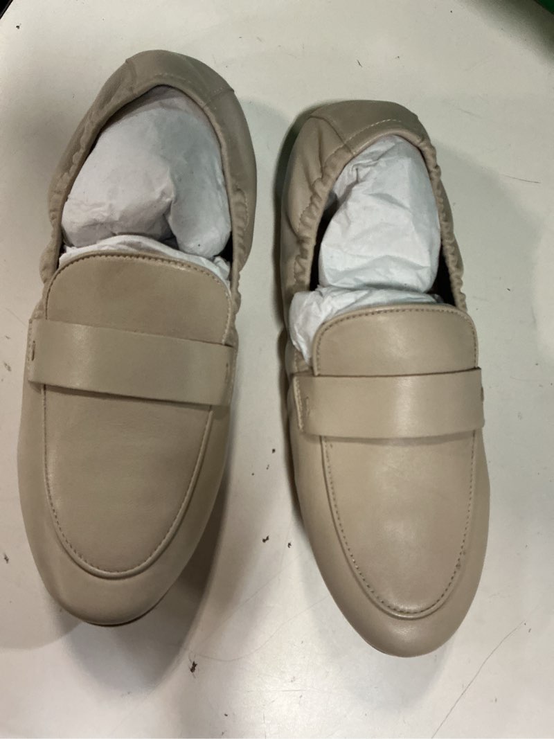 Condition photo showing Good Condition for italian leather soft loafer size 8