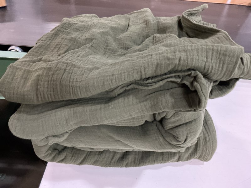 Condition photo showing Good Condition for bedsure 100% muslin cotton duvet cover queen size - ultra-soft, breathable & lightweight - linen like gauze comforter cover set with button closure and corner ties (olive green, queen, 90"x90") 01 - muslin - olive green (no comforter) queen (90" x 90")