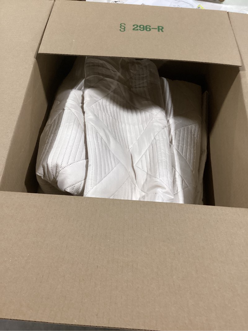 Condition photo showing Good Condition for Exclusivo Mezcla King Quilt Set- Brich Beige Quilts Bedding Set with 2 Pillow Shams, Modern King Bedspread with Striped Pattern, Soft Lightweight Bedspreads Coverlets for All Seasons Brich Beige King (104"x96")