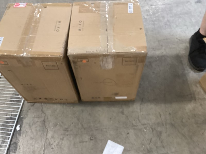 https://lotting-media.assets.bidfta.com/lotting_67b6de2f-5a55-4ae9-a0f2-a7331dc40068