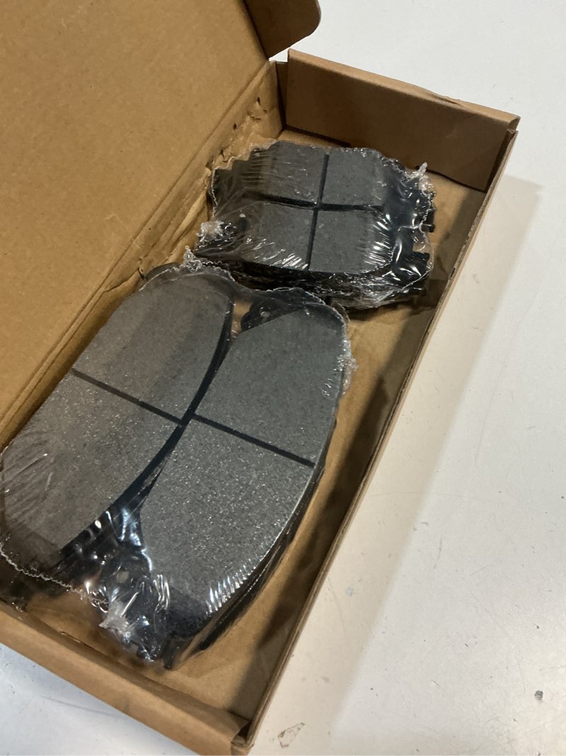 Condition photo showing New/Like New for front rear ceramic brake pads fit for 2010-2015 lexus rx350, for 2014-2019 toyota highlander, for 2011-2020 toyota sienna d1324 d1391
