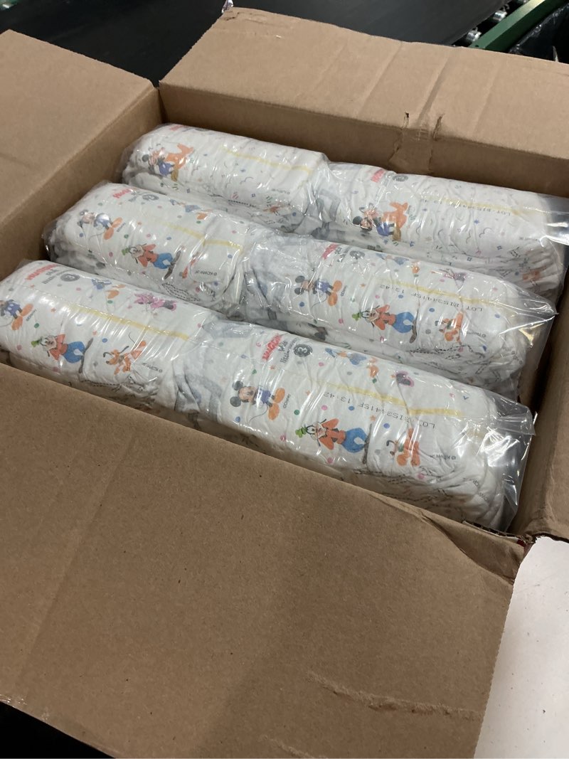 Condition photo showing New/Like New for huggies plus little movers 2-in-1 active baby protection size 3 204 diapers