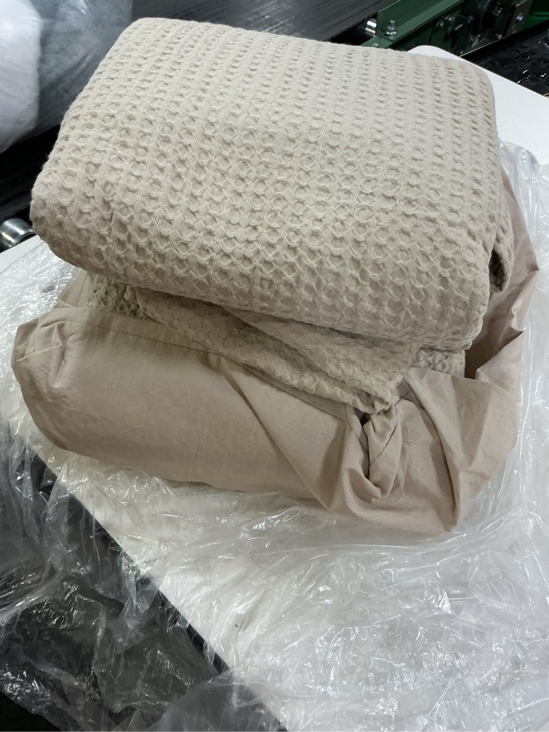 Condition photo showing Good Condition for heritage cotton waffle khaki 3 piece full/queen comforter set 
