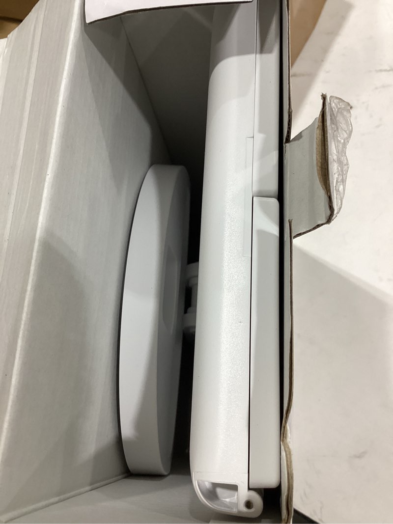 Condition photo showing Good Condition for deweisn floor mount tri-fold lighted vanity mirror with 21 led lights, touch screen and 3x/2x/1x magnification, two power supply modes make up mirror,travel mirror white