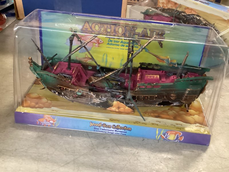 Condition photo showing New/Like New for Penn-Plax Shipwreck Aquarium Decoration Ornament with Moving Masts, Lifeboat, and Bubble Action