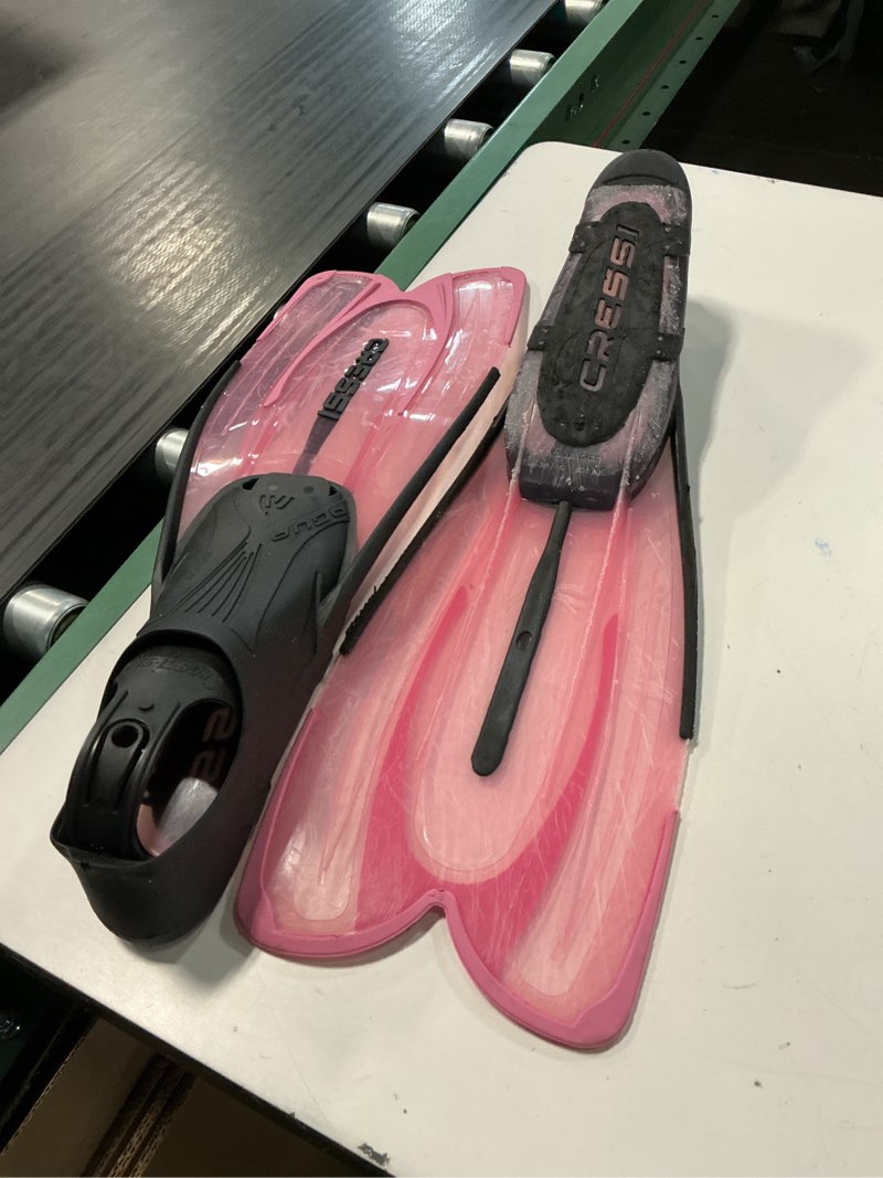 Condition photo showing As Is for cressi adult snorkeling fins with self-adjustable comfortable full foot pocket | perfect for traveling | agua: made in italy (pink, us man 4/5 | us lady 5/6 | eu 35/36), model:ca20643