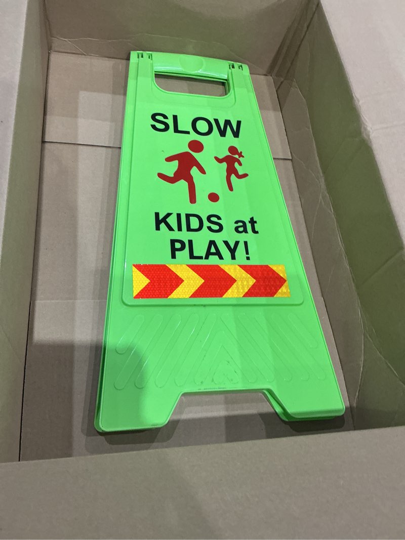Condition photo showing Good Condition for kids at play signs with reflective tape, children at play safety signs double-sided text and graphics easier to identify, kids at play safety for street neighborhoods commuity(green)
