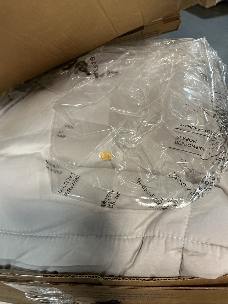 Condition photo showing Good Condition for bedsure comforter duvet insert - quilted comforters cal king size, all season duvet, gentlesoft down alternative bedding, with 8 tabs, gifts for women/men, light grey, california king 96 x 102 inches light grey california king