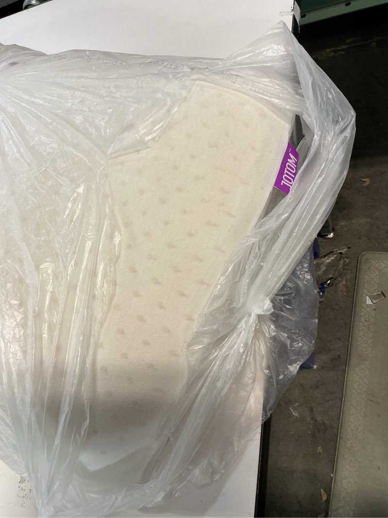 Condition photo showing Good Condition for JOTOM 100% Natural Talalay Latex Latex Sleeping Bed Pillow – Luxury Extra Soft Pillow for Side, Back, and Stomach Sleepers - Removable Breathable Cotton Cover - Extra Soft (Queen (Extra Soft))