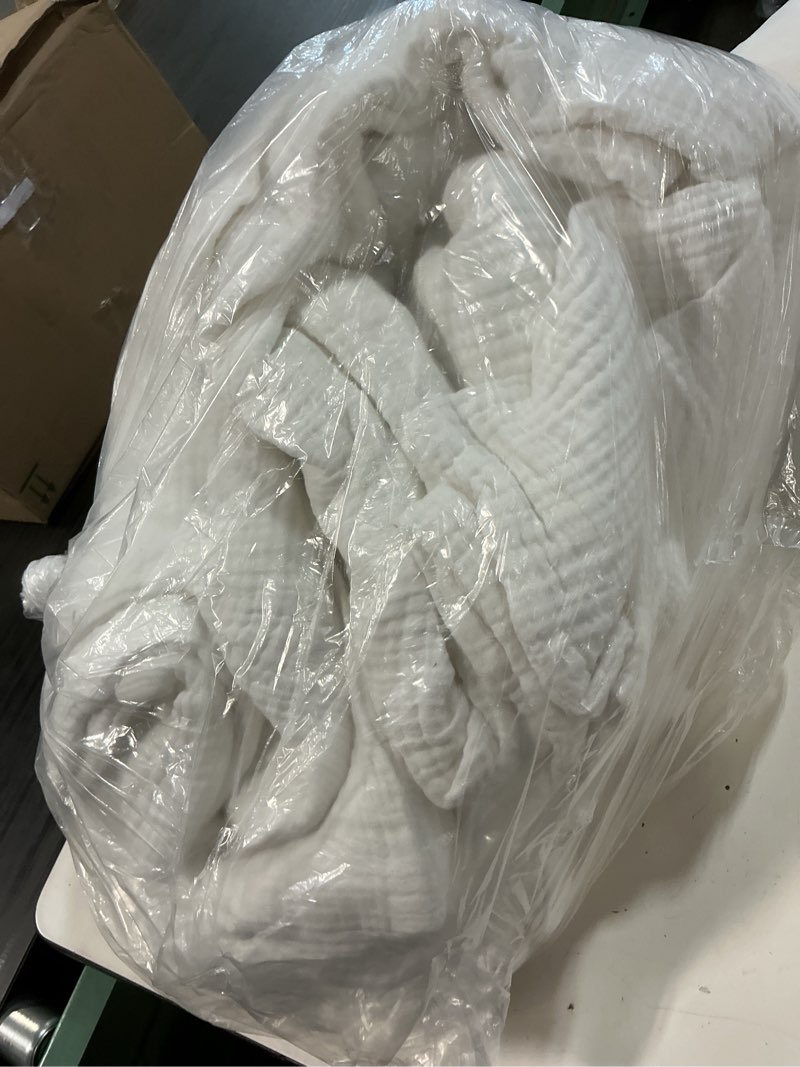 Condition photo showing Good Condition for organic cotton gauze duvet cover set, king/cal king, white