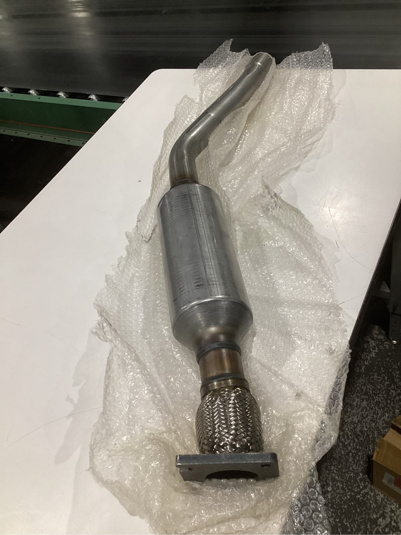 Condition photo showing Good Condition for catalytic converter fit for chrysler 200 2011-2014/sebring 2007-2010/dodge avenger 2008-2012/caliber 1.8l/2.0l/2.4l f.w.d only 2007-2012/journey 2009-2018/compass/patriot 2007-2017(epa compliant)
