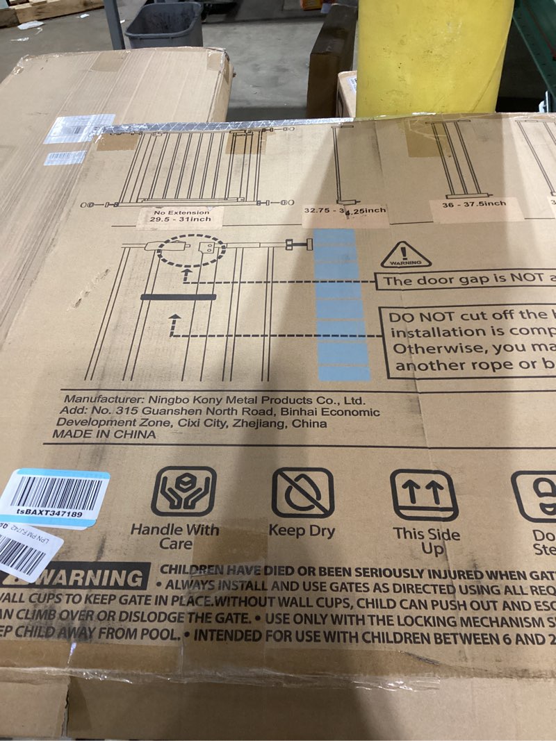 Condition photo showing Good Condition for regalo safety 29-38.5" baby gate for doorways & bottom of stairs, pressure mounted baby gate with do