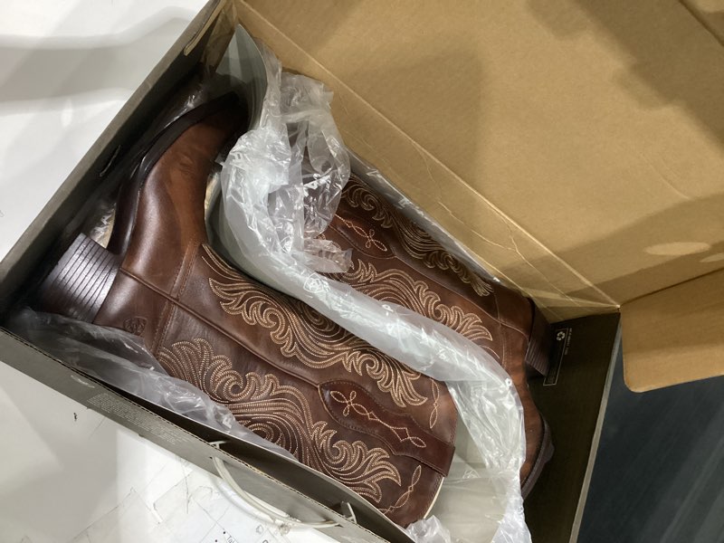 Condition photo showing Good Condition for ariat size 7 women boots