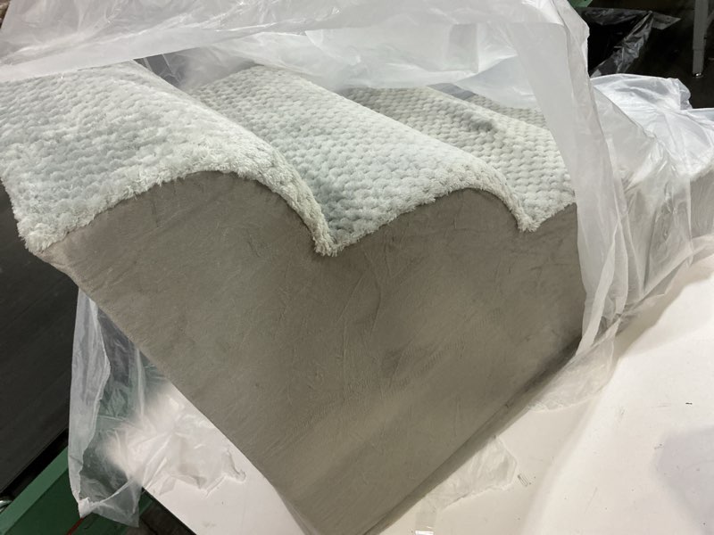 Condition photo showing Good Condition for dog stairs ramp, curved 4-step dog steps for small dogs and cats, pet stairs for high beds and couch with anti-slip washable cover and durable high density foam, grey grey 4-step?28d*16w*19h?