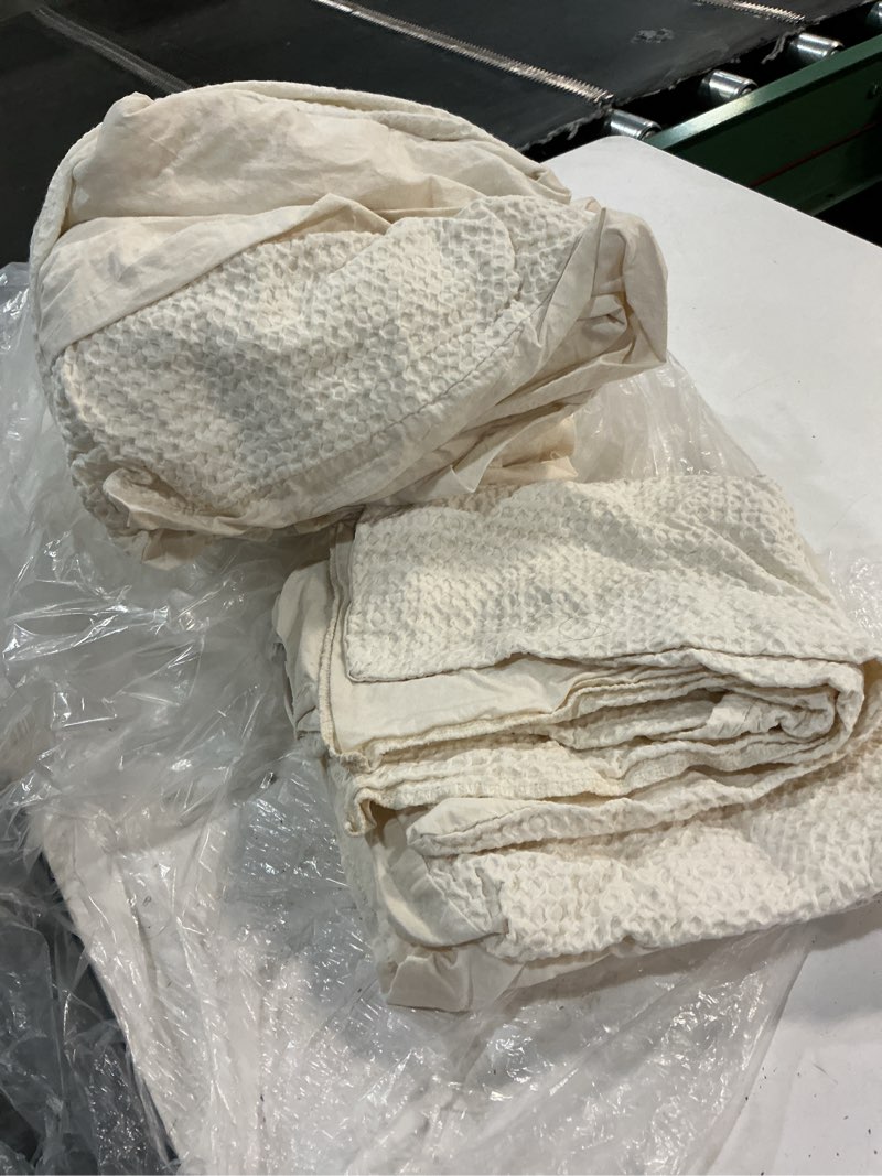Condition photo showing Good Condition for quince organic luxe honeycomb duvet cover set, king/cal king, undyed