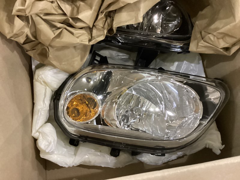 passenger & driver side headlight assembly for a 2006-2011 chevrolet hhr.  