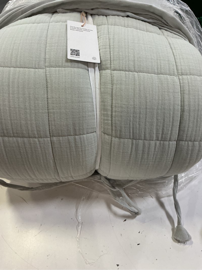 Condition photo showing Good Condition for european linen box quilt, mist, queen