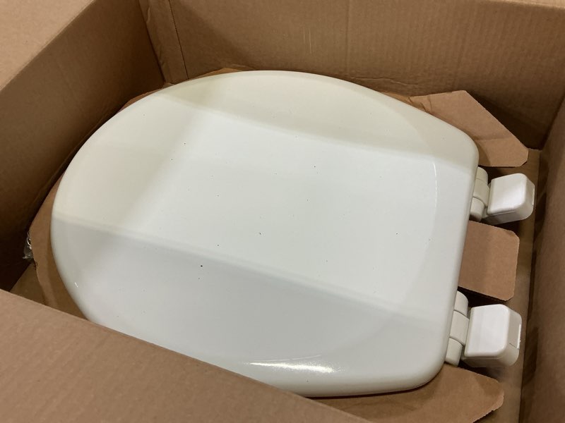 Condition photo showing Good Condition for mayfair linden slow close toilet seat, non slip heavy duty wood, easy install, round, white round traditional hinge