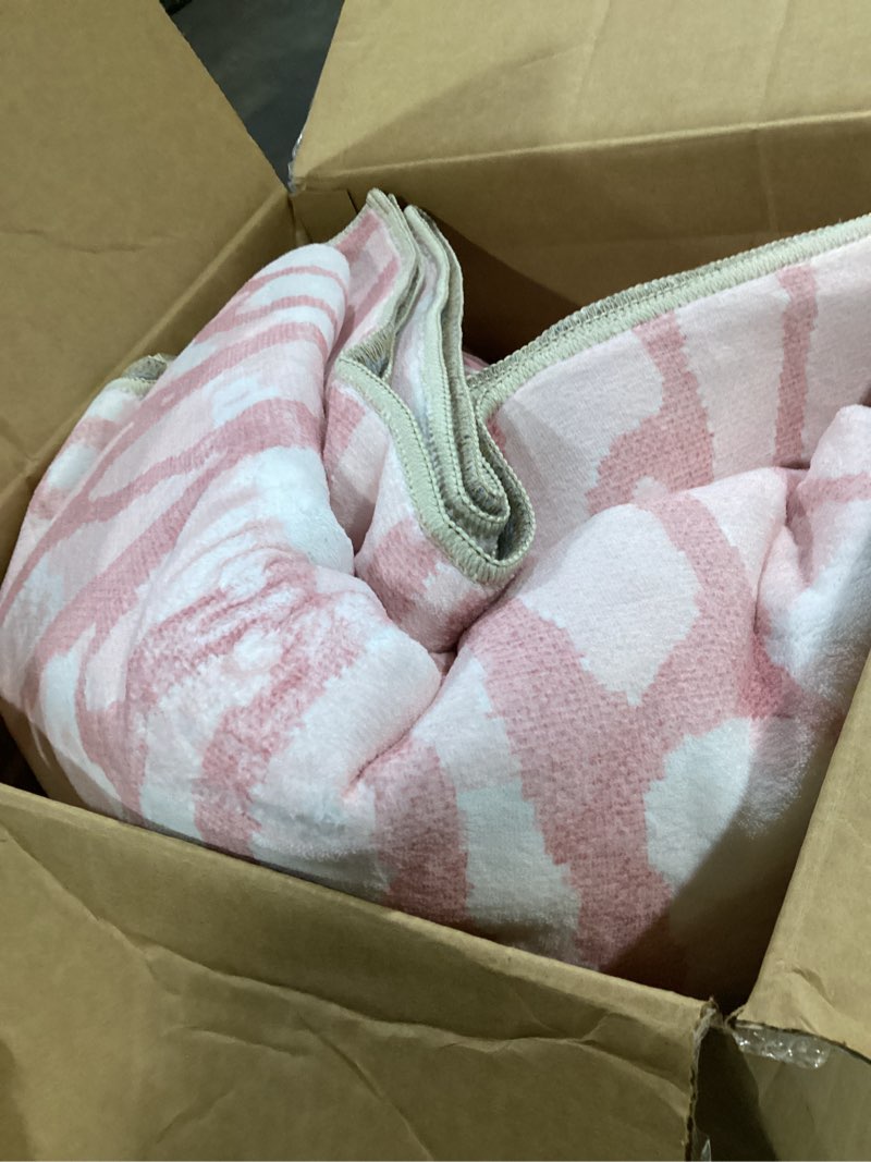 Condition photo showing Good Condition for pink rug 8x10 living room: washable modern large neutral floral rugs soft cute indoor non slip carpet for bedroom girls nursery kids playroom preppy baby room dining room office home 8' x 10' (rectangular) light pink