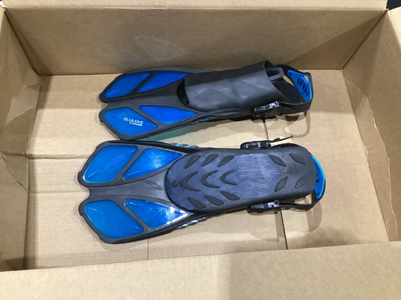 Condition photo showing As Is for Cressi Adult Short Adjustable Swim Fins with UltraResistant Buckles, Very Light - Ideal for Traveling | Bonete: Designed in Italy L/XL | US Man 9/13 | US Lady 10/14 | EU 42/47 Translucent Aquamarine