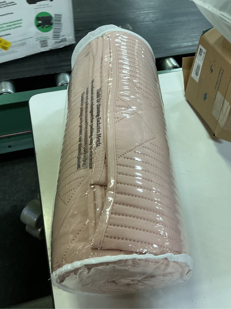 Condition photo showing New/Like New for exclusivo mezcla king quilt set- blush pink quilts bedding set with 2 pillow shams, modern king bedspread with striped pattern, soft lightweight bedspreads coverlets for all seasons blush pink king (104"x96")