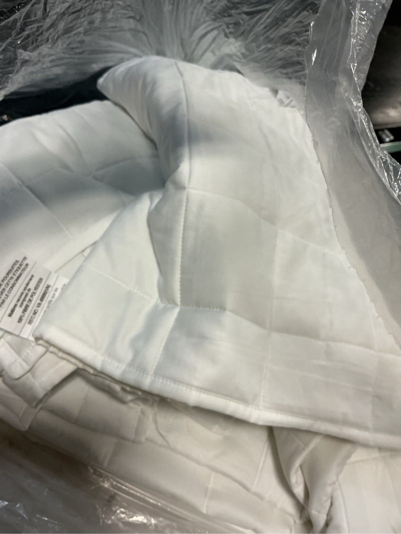 Condition photo showing Good Condition for bamboo box quilt set, full/queen, white