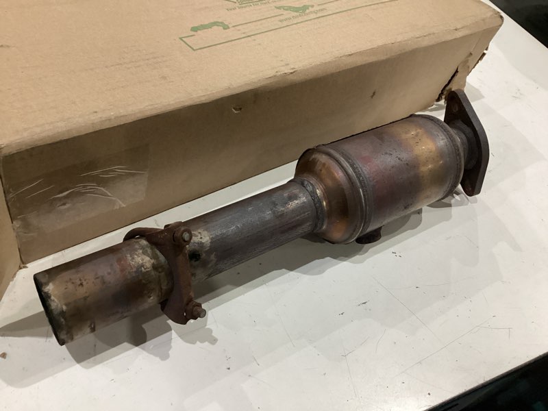 Condition photo showing As Is for newyall rear exhaust catalytic converter with gasket for hyundai tucson 2.0l 2016-2018