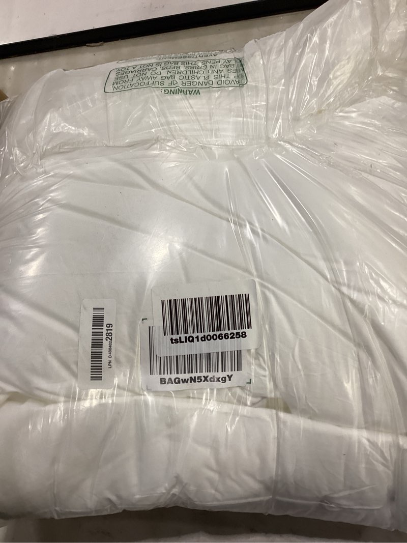 Condition photo showing Good Condition for favriq 22 x 22 pillow inserts (set of 2) - 22 inch square interior sofa throw pillow inserts with 100% cotton cover - decorative pillow insert white sofa pillow 22 inch x 22 inch