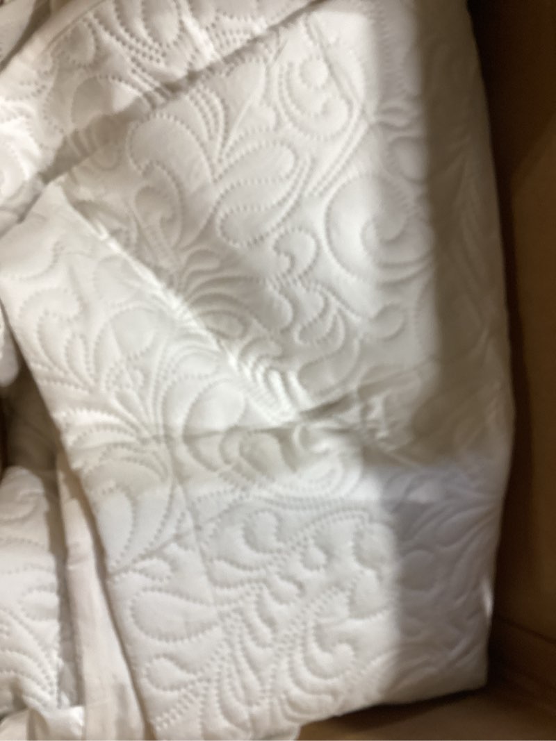 Condition photo showing Good Condition for dennylife king quilt bedding set, lightweight quilts king size for all seasons, soft microfiber beds