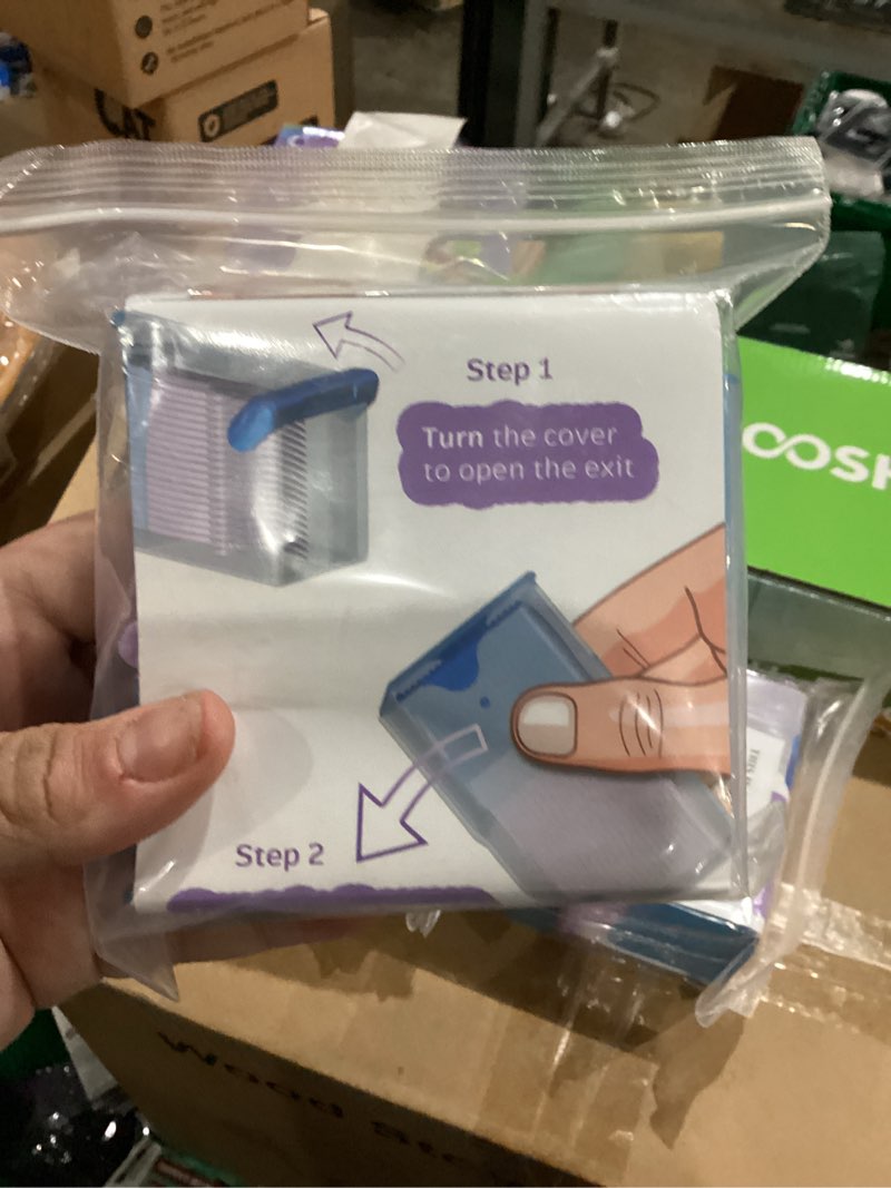 Condition photo showing New/Like New for Shaker Dental Floss Picks Travel Case, Dispenser with 5 Cartridges (20 High-Performance Floss Picks Pre-Filled Each), Sleek & Perfect for Handbags, Blue 1 Dispenser+5 Cartridges, Blue