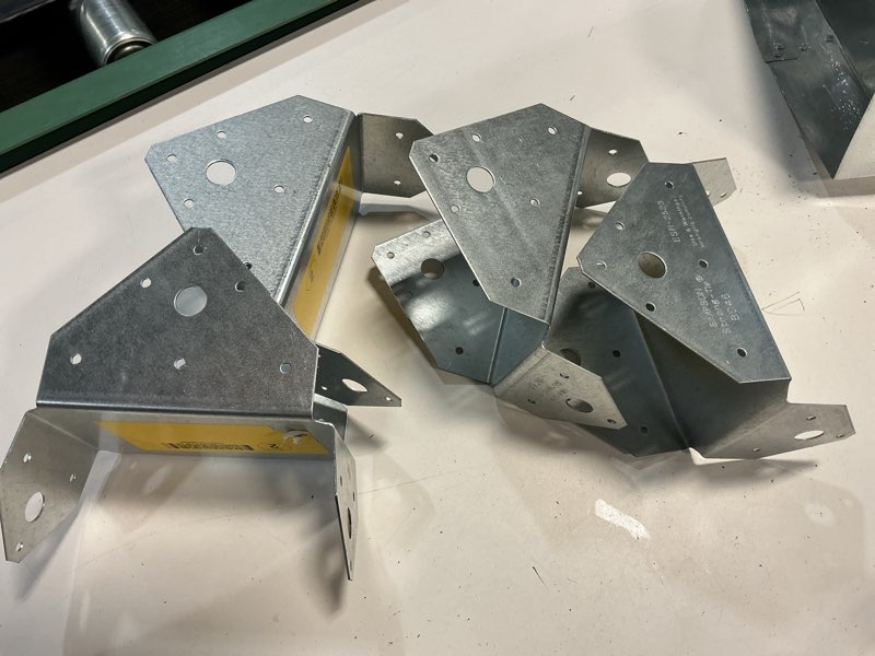 Condition photo showing New/Like New for 4 pack simpson strong-tie bc 4-in x 6-in g90 galvanized wood to wood cap