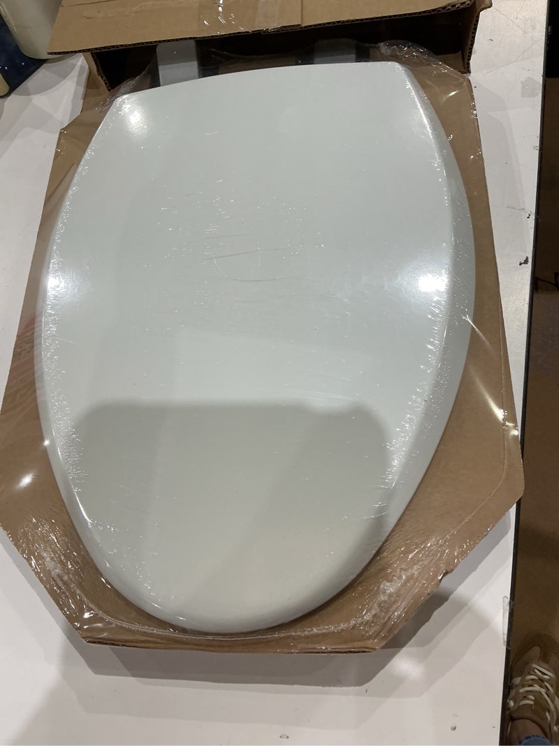 Condition photo showing Good Condition for elongated toilet seat slow close, quiet toilet seat cover with never loosen durable toilet seat lid easy to install & clean, polypropylene (pp), white elongated 18.5"