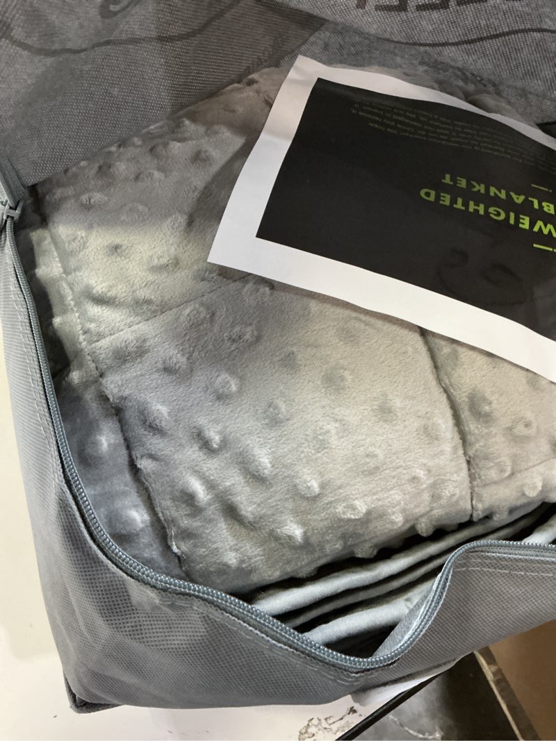 Condition photo showing New/Like New for mr. sandman weighted blanket for adults, minky dots heavy blanket for woman, man sleeping and calm, soft and cozy weighted throw blankets, machine washable, 48 x 72in, 12 lbs, grey 48 x 72 inches, 12lbs grey