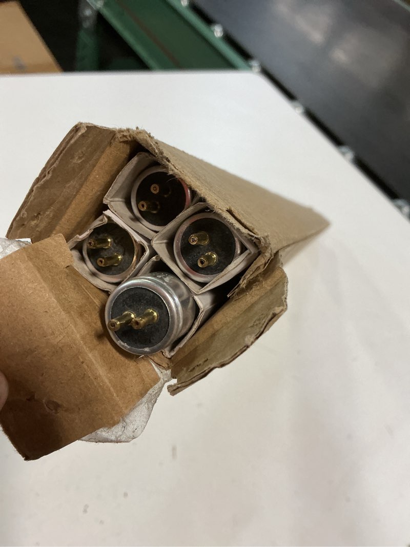 Condition photo showing Good Condition for 22 inch f14t5/dl led replacement bulbs, 6500k daylight, t5 led 9 watts replace fluorescent bulb with led, replacement tube for counter and cabinet fixture, 4 pack 6500k daylight 4 pack